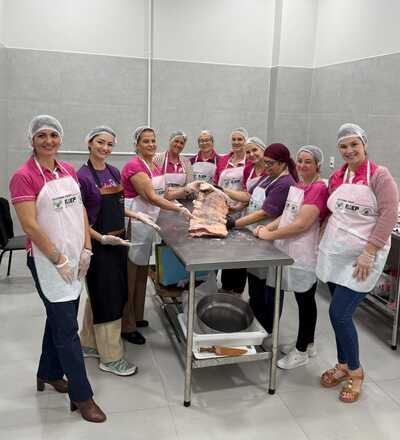Núcleo Feminino Coprossel participa de curso sobre a arte do churrasco